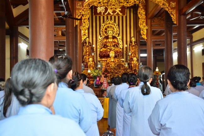 The Eight Precept Retreat  at Tay Khanh pagoda, Thai Binh